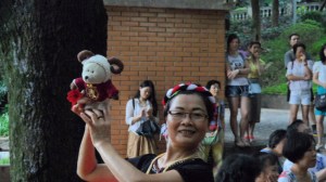 Rodney and the folkdancer, Yuexiu Park